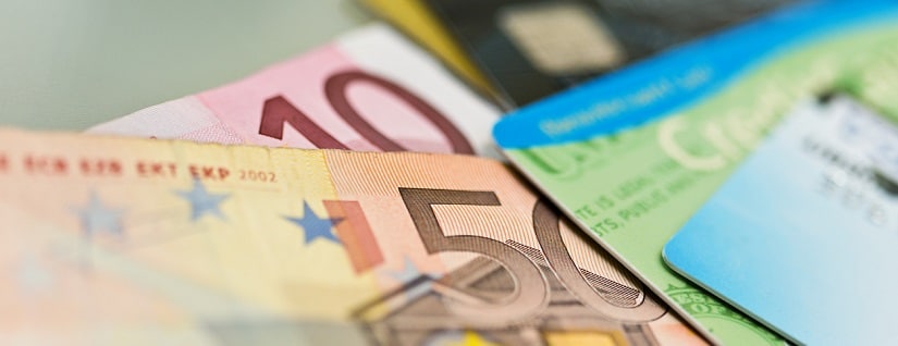 carte de crédit et billets euro
