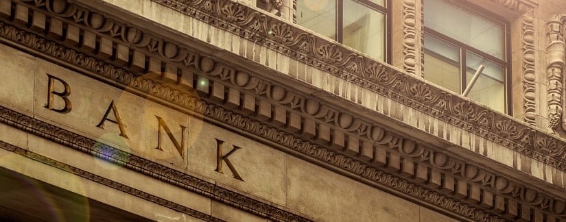 Façade d’une bâtiment avec l’écriture BANK
