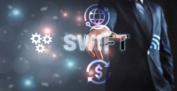 Doigt montrant le virement swift
