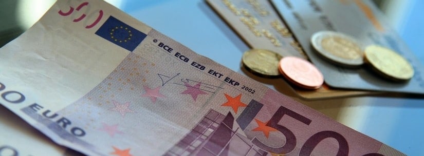Billets euros et cartes bancaires