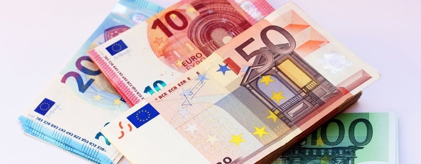 Différents billets en euro
