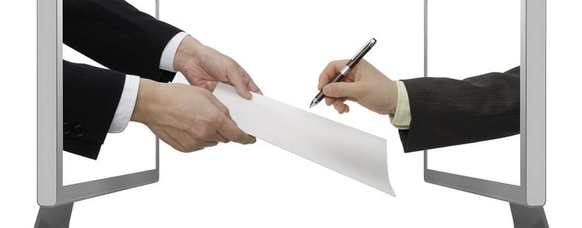 Concept de signature de contrat pour ouverture de compte en ligne
