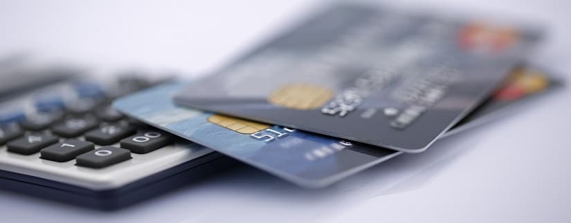 cartes de crédit et calculatrice