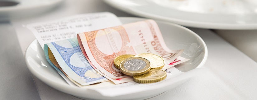 Payement d'un addition au restaurant en espèce