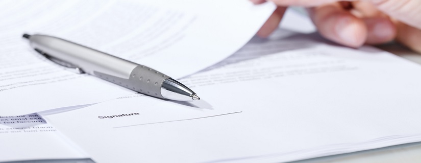 Un contrat avec un stylo
