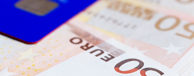 carte de crédit et billets euro