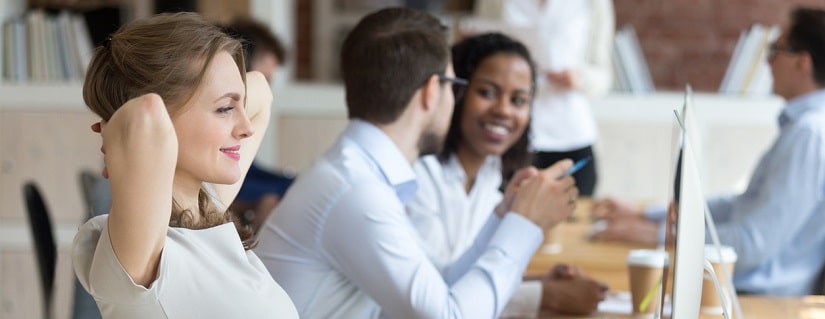 Une employée heureuse