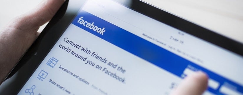 Connection facebook sur une tablette.