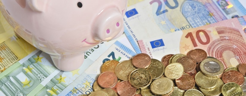 tirelire et pièces euros