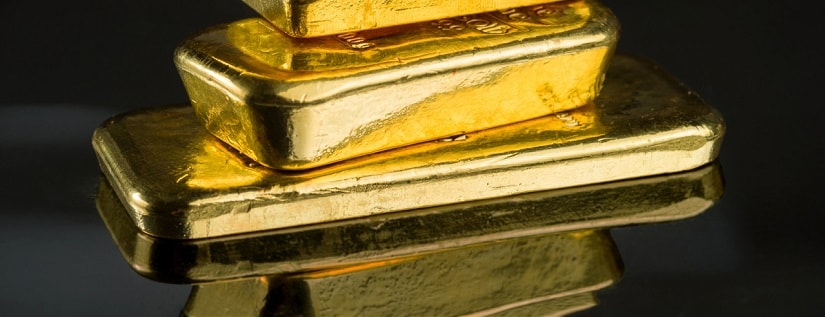 Plusieurs lingot d’or empilé les uns aux autres