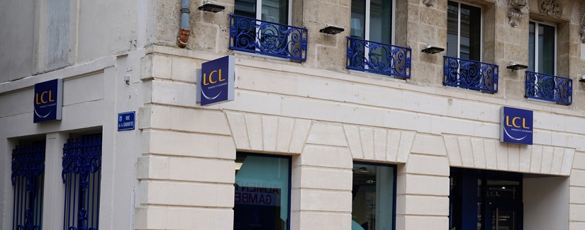 lcl logo sign street building le credit Lyonnais Banque et assurance signature bancaire française