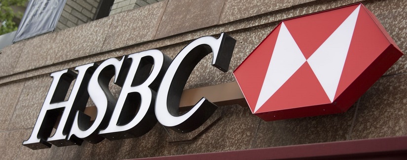 Le mot-symbole et le logo de HSBC Bank au centre-ville de Seattle, est situé au-dessus de l’entrée de la succursale locale.