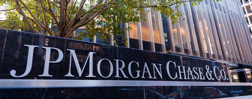Panneau de signalisation à l’entrée du siège social de JP Morgan Chase & Co. à Midtown Manhattan."