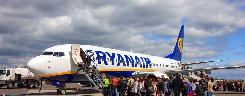 Embarquement d’un Ryanair sur la route Vilnius - Paris (Beauvais). Ryanair est l’une des plus grandes.