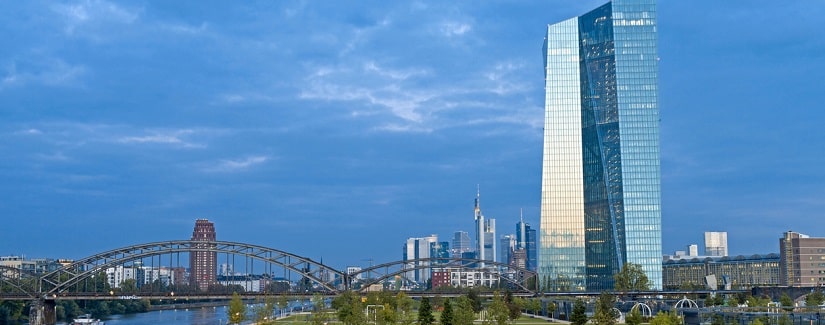 Skyline de Francfort et nouveau bâtiment de la Banque Centrale Eurpean