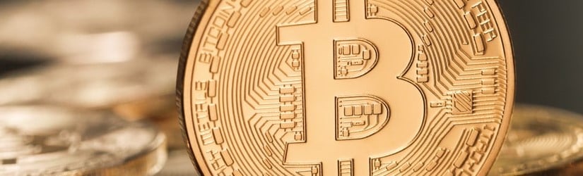 Plan studio de la monnaie virtuelle Bitcoin d’or.