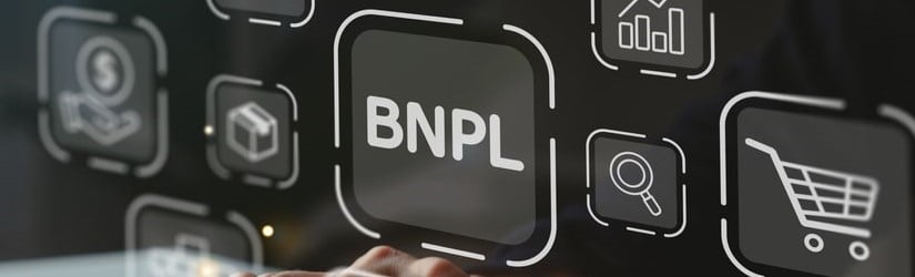 Concept d'icône d'achat en ligne BNPL-Buy Now Pay Later, jeune homme d'affaires utilisant un ordinateur portable avec l'icône BNPL.