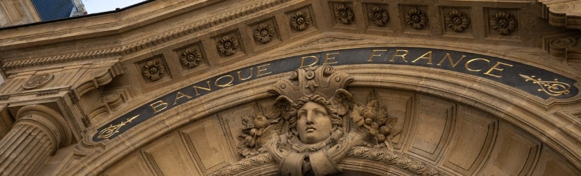 Porte d'entrée de la Banque de France à Paris