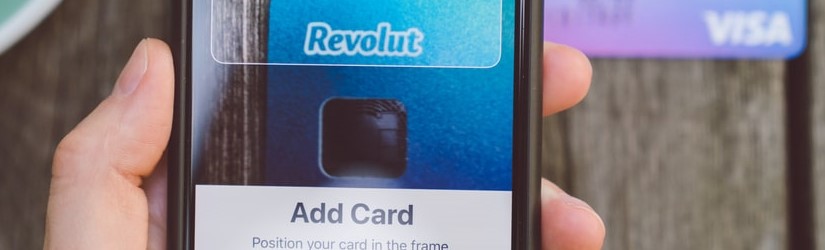 Ajout de la carte Visa Revolut dans le portefeuille numérique Apple Pay.