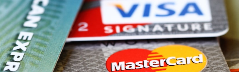 Vue partielle des principales cartes de crédit : VISA, Master Card et American Express. 